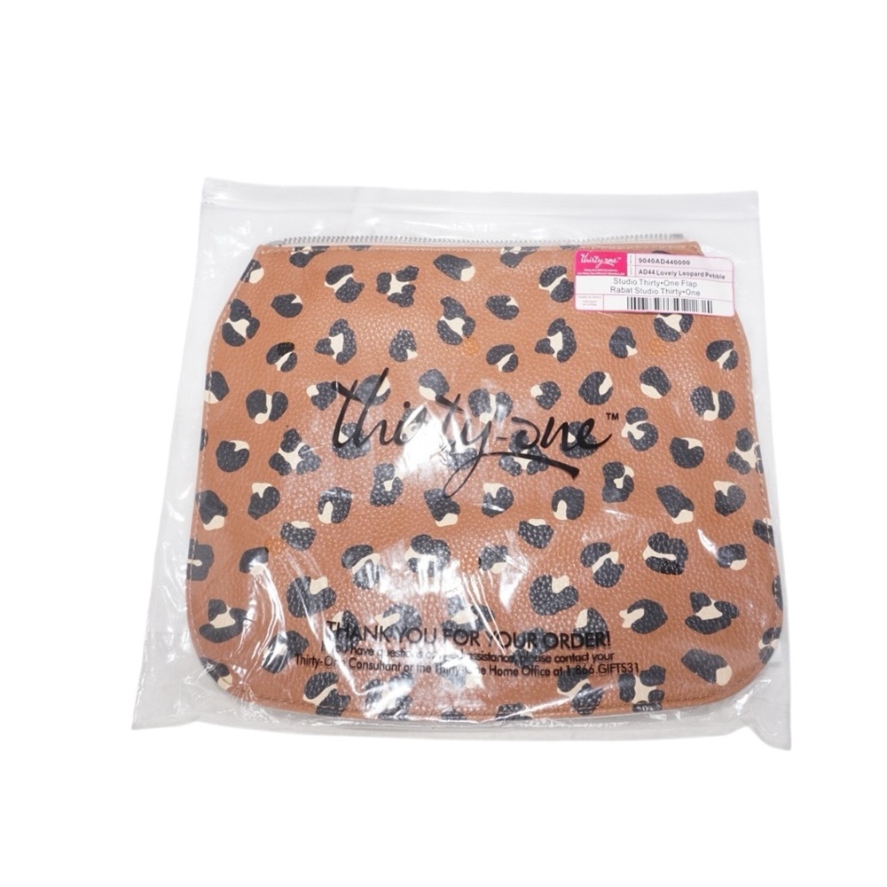 Thirty-One BOGO FREE SALE Lovely Leopard Pebble Flap, NWT - Picture 2 of 4